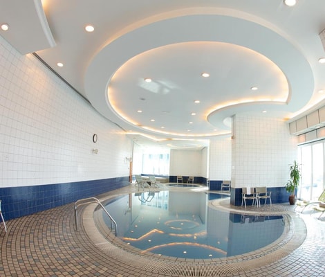 Three Bedroom Apartment near Mina Seyahi Beach 13 Luxury Bookings