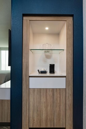 King Suite Near Champions School of Real Estat DAL 3 Luxury Bookings