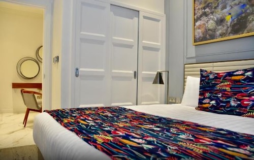 2 Bedroom Deluxe Apartment Near Barclays Bank LON 5 Luxury Bookings
