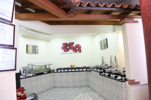 Junior Suite Room Near LULU Express 13 Luxury Bookings