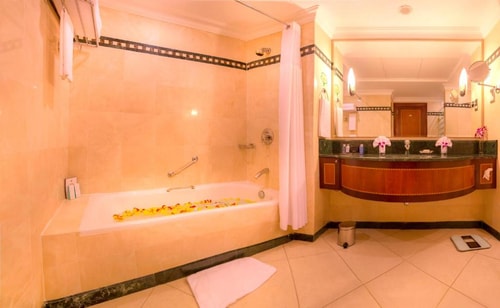 Executive Suite near Capital park 4 Luxury Bookings