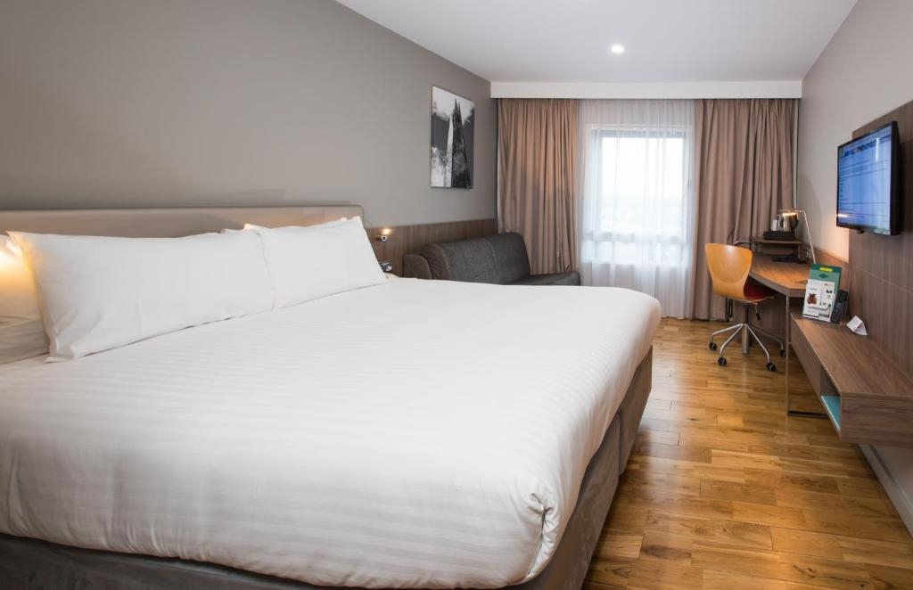 Standard Room Near Acton Cemetery LON Luxury Bookings