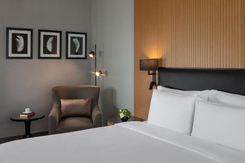 Deluxe Room Near Safeer Tower By Luxury Bookings 3 Luxury Bookings