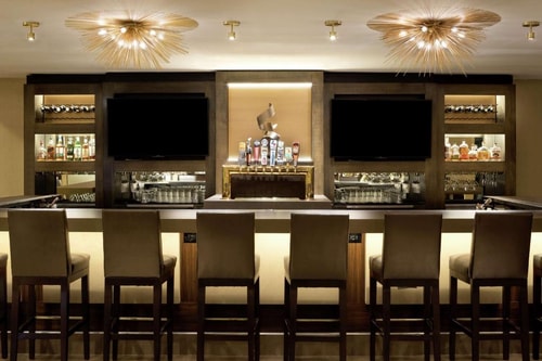 Queen Studio Near White Rhino Coffee The Gild DAL 7 Luxury Bookings