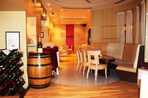 Deluxe Room Near Madina Super Market 14 Luxury Bookings