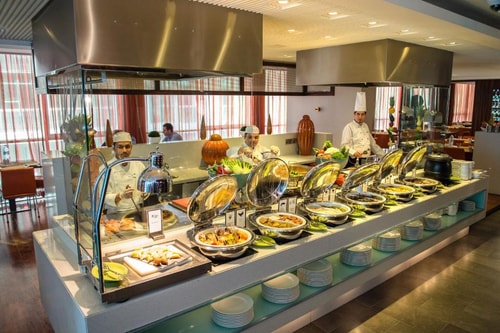 King Room Near Wahda Mall And Al Nahyan Stadium 12 Luxury Bookings