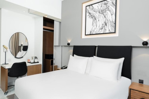 Standard King Or Twin Room Near Regina Tower JVC 2 Luxury Bookings