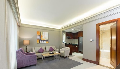 Deluxe One Bedroom Suite Near City Centre Metro 3 Luxury Bookings