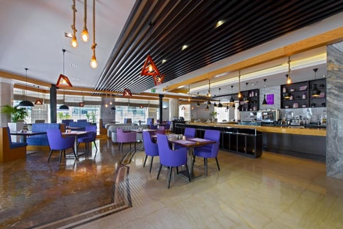 Deluxe One Bedroom Suite Near City Centre Metro 7 Luxury Bookings