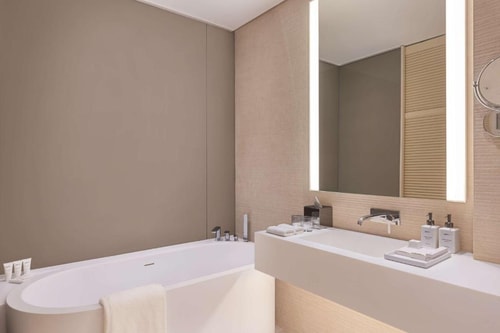 Ultra Luxury One Bedroom Suite In Palm Jumeirah Ab 3 Luxury Bookings