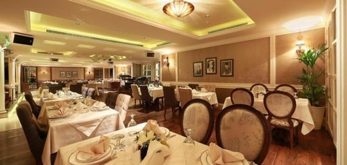 Deluxe King Room near Habib Bank Baniyas 6 Luxury Bookings