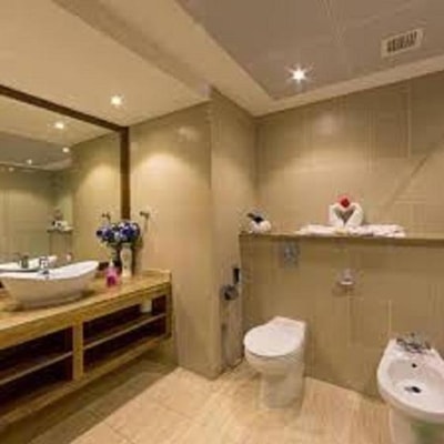 Deluxe King Room near Habib Bank Baniyas 5 Luxury Bookings