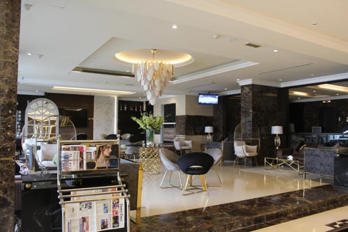 Deluxe King Room near Habib Bank Baniyas 16 Luxury Bookings