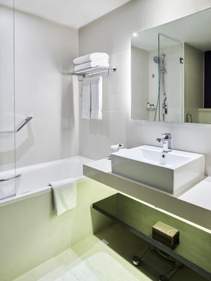 Superior King or Twin Room Near Deira City Center 4 Luxury Bookings