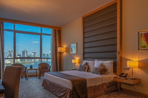 Executive Suite Near Al Majaz Island Sharjah 2 Luxury Bookings