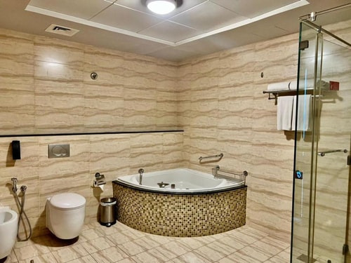 Executive Suite Near Al Majaz Island Sharjah 14 Luxury Bookings