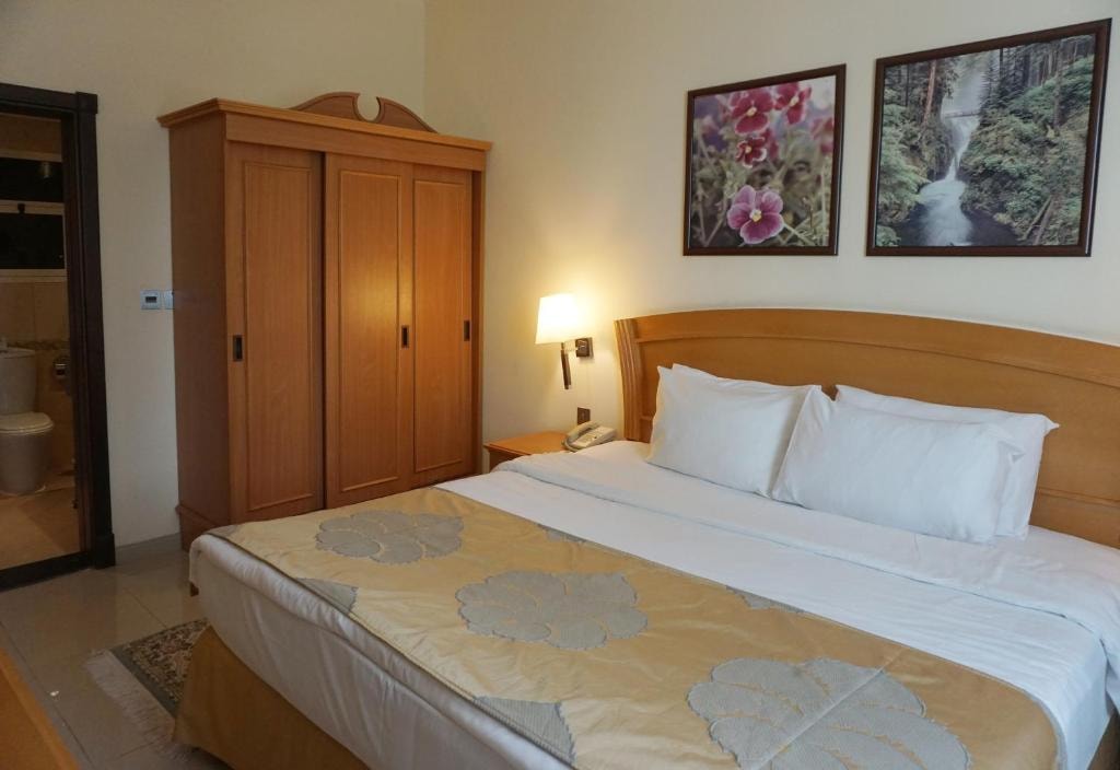 One Bedroom Apartments Near Khalid Lake Luxury Bookings