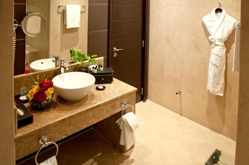Deluxe King Or Twin Room Near Madinat Zayed Mall 4 Luxury Bookings