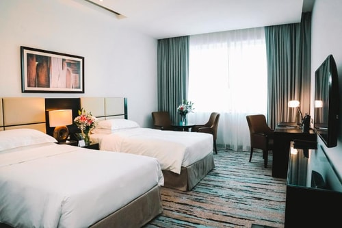 Deluxe King Or Twin Room Near Madinat Zayed Mall 1 Luxury Bookings