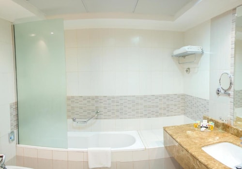 One Bedroom Apartment Near Al Majaaz Splash Park 3 Luxury Bookings
