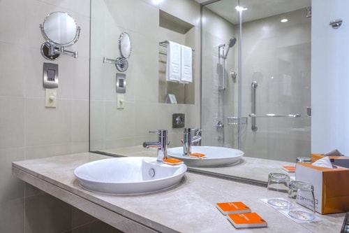 Standard Room Near Sharjah International Airport 3 Luxury Bookings