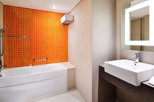 Three Bedroom Suite Near Mashreq Metro Station 6 Luxury Bookings