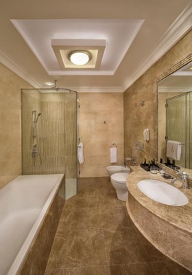 FAMILY JUNIOR SUITE NEAR ABUDHABI COPERATIVE SOCIETY 4 Luxury Bookings
