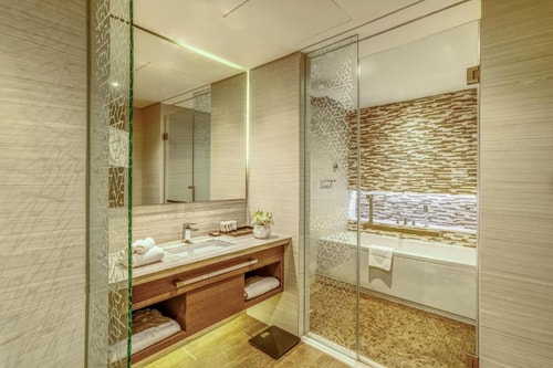 Luxury Deluxe Suite Near Sharjah Expo Center SHJ 6 Luxury Bookings