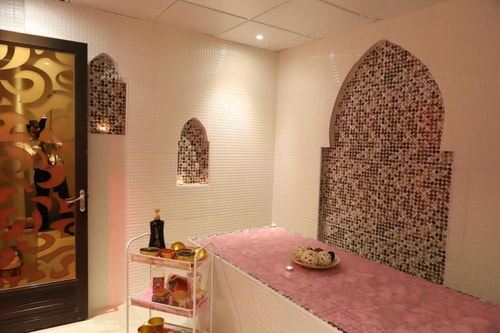 Deluxe Room Near Dubai Internet City Metro Station 10 Luxury Bookings