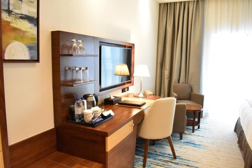 Deluxe Room Near Dubai Internet City Metro Station 2 Luxury Bookings