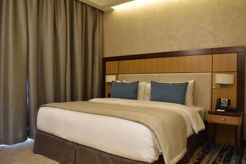 Deluxe Room Near Dubai Internet City Metro Station 1 Luxury Bookings