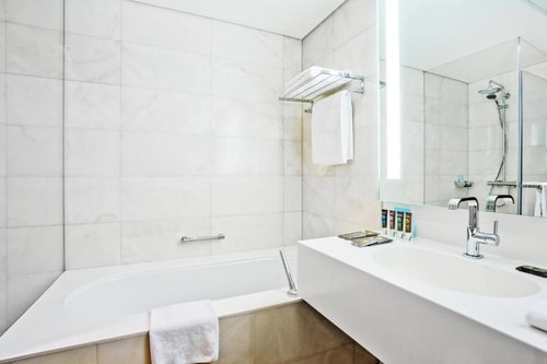 Superior Suite Near Near Deserted Drivers Park 6 Luxury Bookings