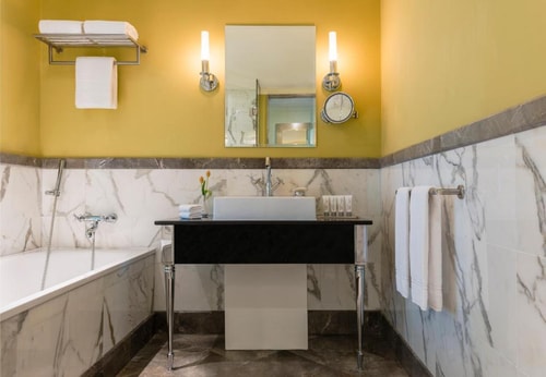 Luxury One Bedroom Suite Near Formal Park 3 Luxury Bookings