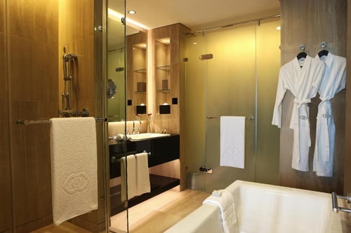 Superior King Room Near Sheraton Resort Abu Dhabi 3 Luxury Bookings