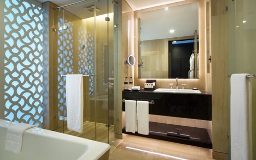 Superior King Room Near Sheraton Resort Abu Dhabi 5 Luxury Bookings