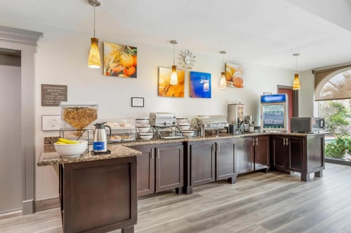 King Room Near Suns Wholesale Club HOU 7 Luxury Bookings