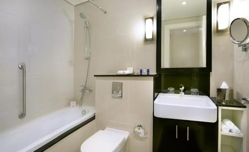 Deluxe Room With Skyline View Near Bay Avenue Park 4 Luxury Bookings