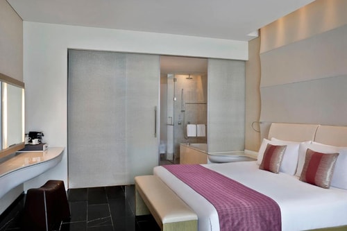 King Guest Room Near Civic Square Park 2 Luxury Bookings