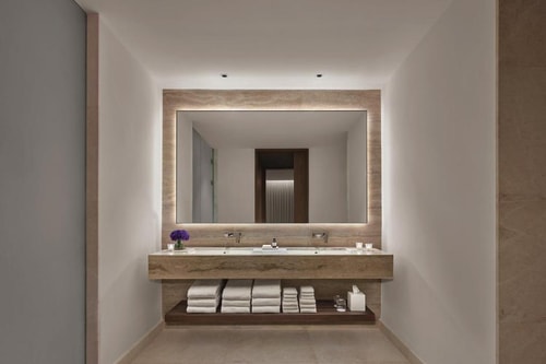 Premium King Suite Near Zayed HerIitage Center 4 Luxury Bookings