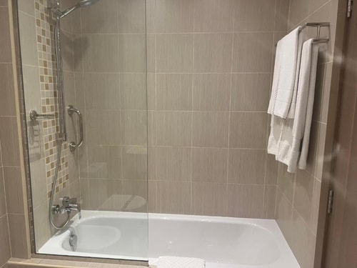 Deluxe Room Near Mall Of Emirates Af 8 Luxury Bookings