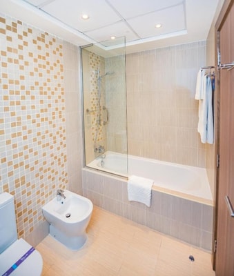 Deluxe Room Near Mall Of Emirates Af 6 Luxury Bookings