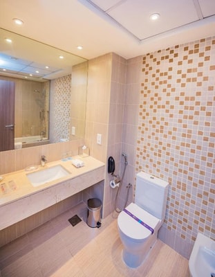 Deluxe Room Near Mall Of Emirates Af 7 Luxury Bookings