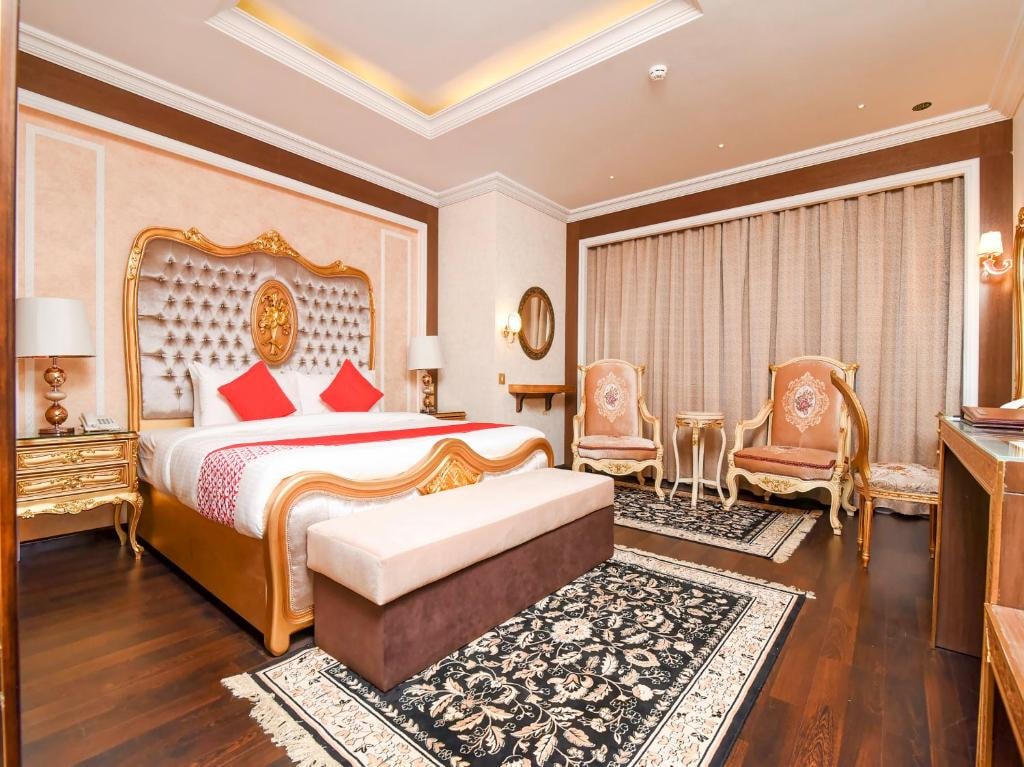 Deluxe Suite Near Grove Village By Luxury Booking Luxury Bookings