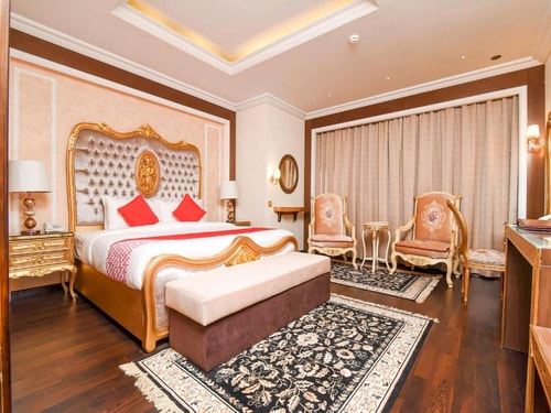 Deluxe Suite Near Grove Village By Luxury Booking 0 Luxury Bookings
