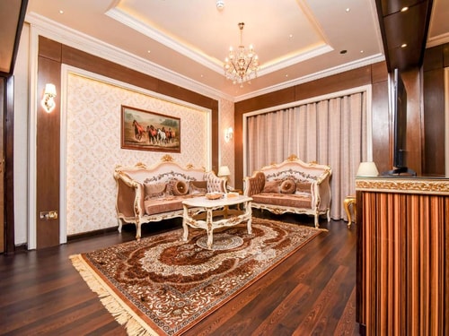 Deluxe Suite Near Grove Village By Luxury Booking 1 Luxury Bookings