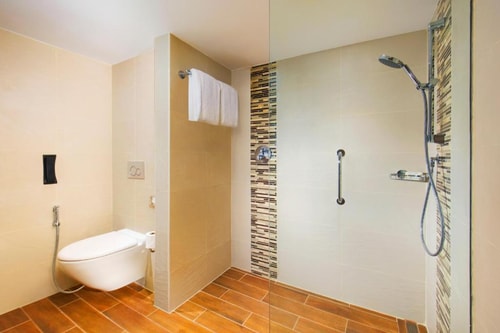 Two Bedroom King Suite Near Al Naeem Mall 7 Luxury Bookings