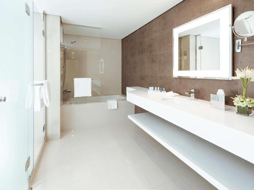 King Room Near Workshop Café By Luxury Bookings 6 Luxury Bookings