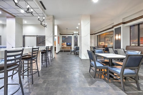 Standard King Room Near Ferris Plaza DAL 9 Luxury Bookings