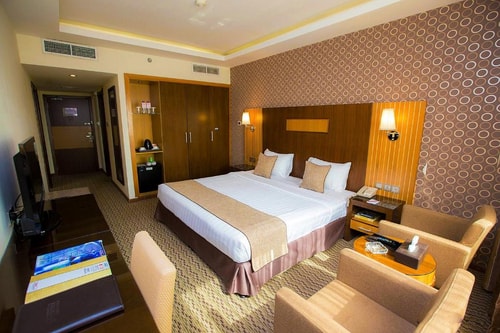 Deluxe Room Near Tudomart By Luxury Bookings AC Luxury Bookings