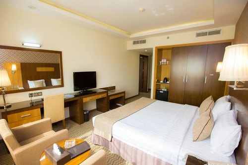Deluxe Room Near Tudomart By Luxury Bookings AC 1 Luxury Bookings